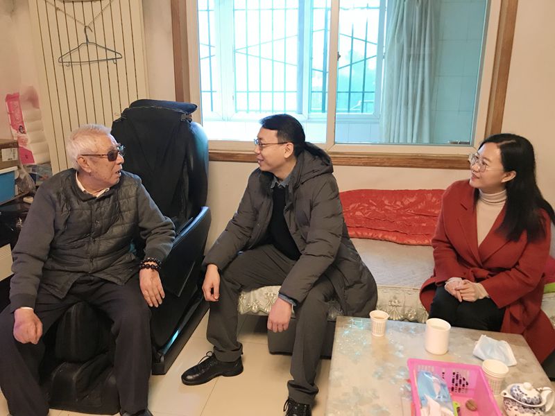 2  范樂(lè)偉  劉玉梅  慰問(wèn)   康振英_副本.jpg