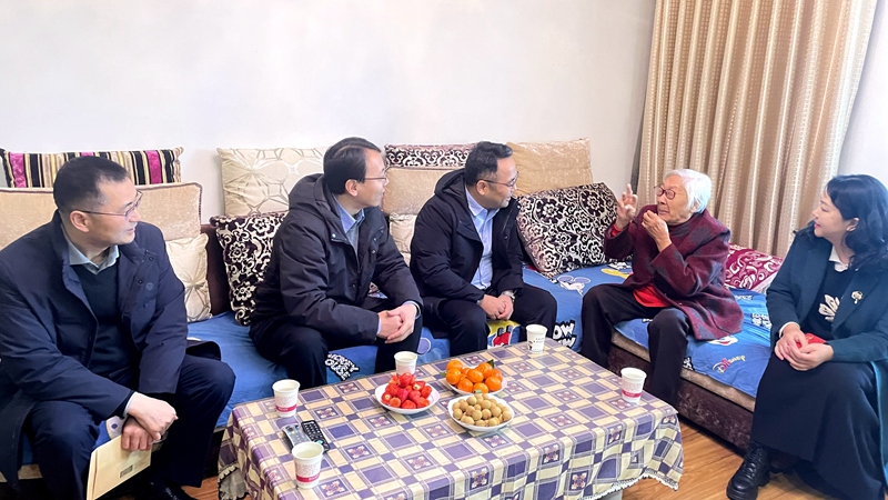 20240205/65c054838a401.jpg 集團(tuán)慰問王香山照片_副本_800.jpg